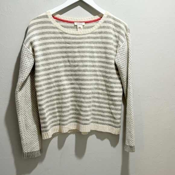 SUNDANCE Women’s Gray Ivory Stripe Pullover Wool Blend Crew Neck Sweater Size XS - Picture 1 of 6